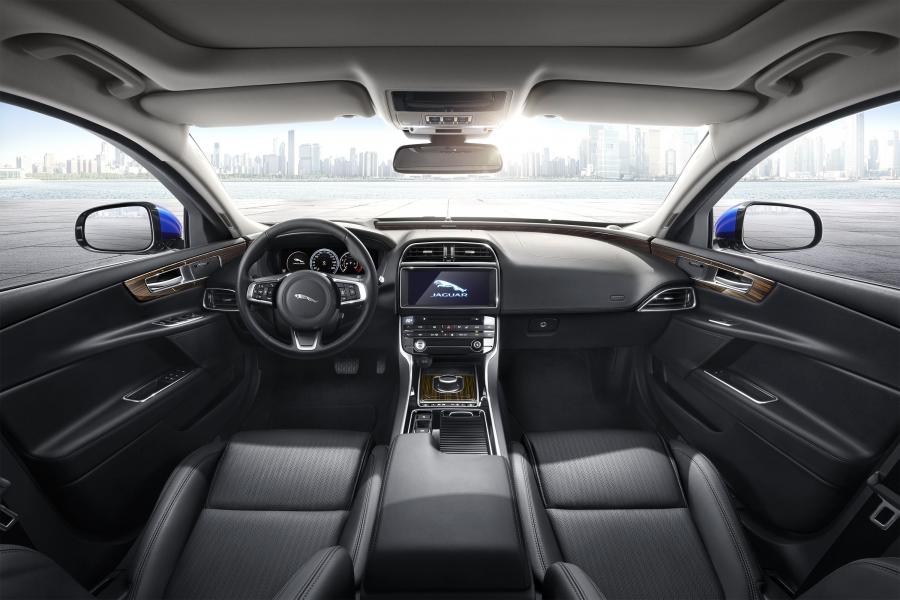 Торпедо Jaguar XEL 2017 года  (фото 2 из 12)